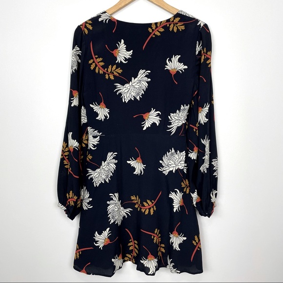 Cupcakes and Cashmere London Dress Size Small // Navy Floral Print Lace - Picture 6 of 8